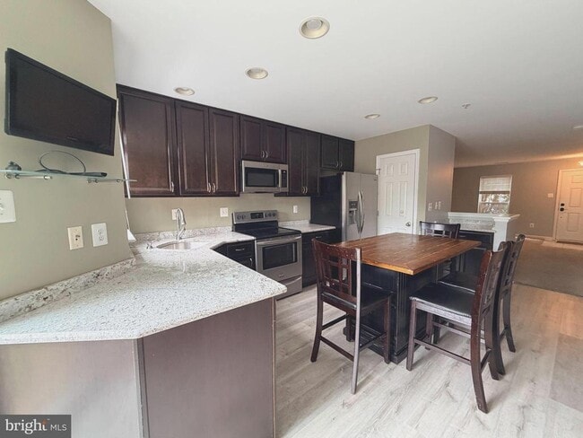 Photo - 605 Tivoli Rd