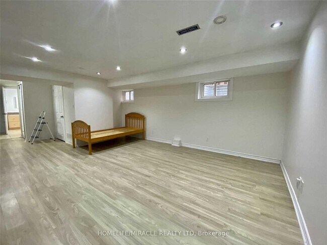 Photo - 3081 Nawbrook Rd