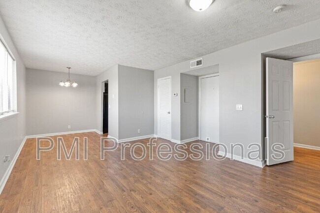 Photo - 800 Anderson Ln Unit Apt A8