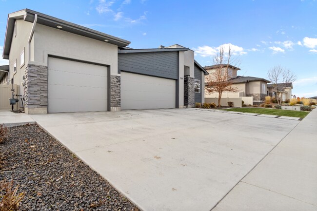 Photo - 549 W Buroak Dr