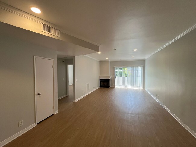 Photo - 16070 Sunset Blvd
