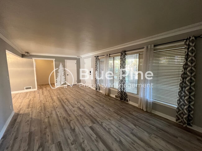 Photo - 175 W 17th St