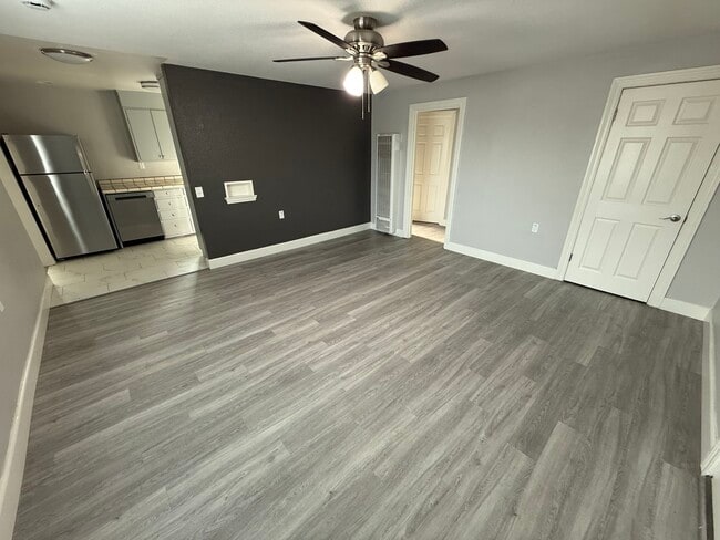Building Photo - 1507 Jacobsen St Unit 1/2