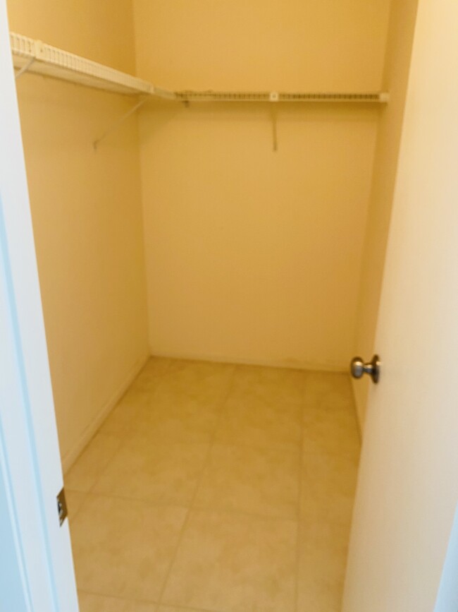 Building Photo - 9370 SW 8th St Unit 323 Rental