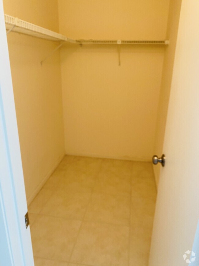 Building Photo - 9370 SW 8th St Unit 323 Rental