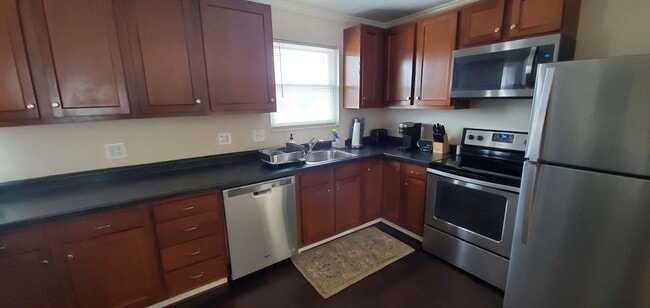 Photo - ? Pet Friendly Home ? Fenced in Yard ? Ren...
