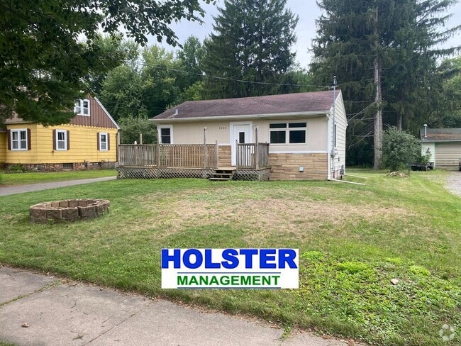 Building Photo - Updated 1-Bedroom House With Large Backyard