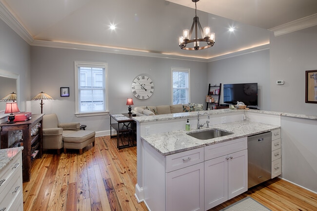 Photo - 203 W Waldburg St Unit 1A