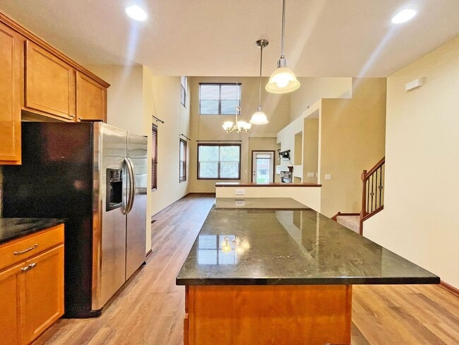 Photo - Spectacular SPACIOUS 3 Bedroom Plus Giant ...