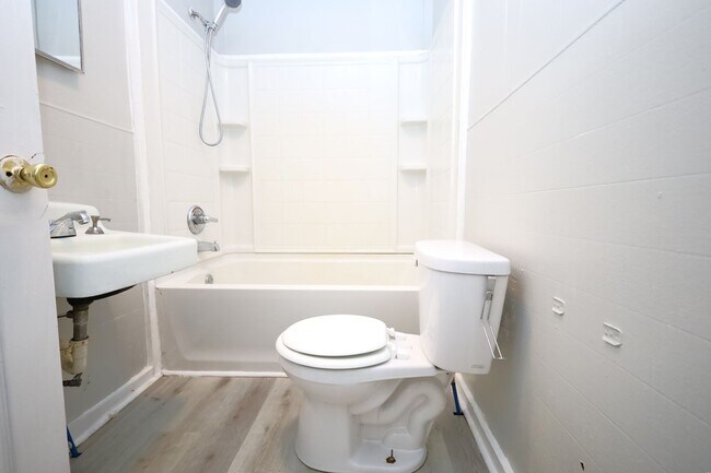 Photo - 2349 Harter Ave