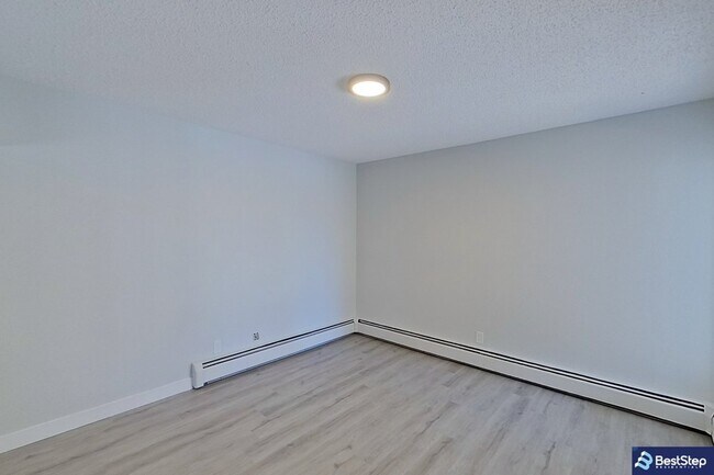 Photo - 10837-10117 117 St NW Unit 404