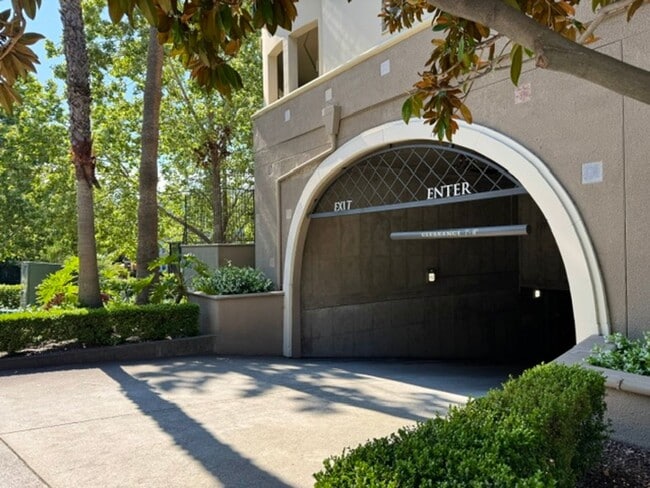 Photo - Beautiful 1 bedroom, 1 bath condo downtown Walnut Creek. In-unit washer & dryer! Unit 414