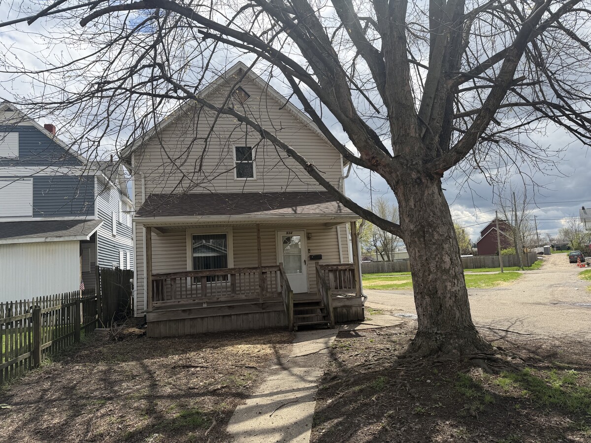 Photo - 934 4th St NW