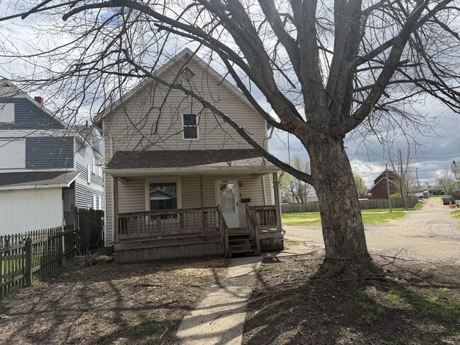 Building Photo - 934 4th St NW