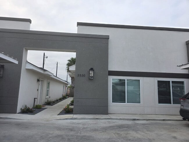 Building Photo - 3530 S Dominique Dr Unit 2