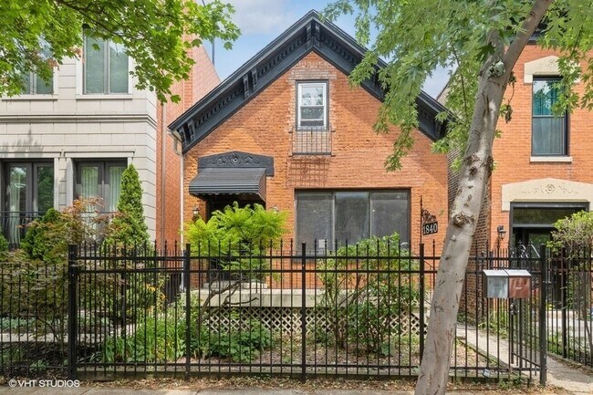 Building Photo - 1840 W Huron St Rental