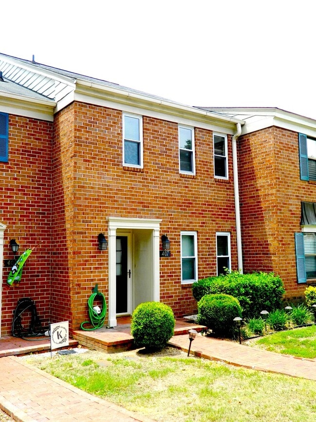 Photo - 407 Folkstone Cir