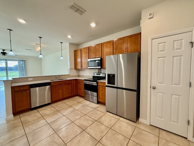 3977 Plainview Dr
