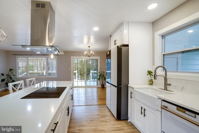 Photo - 8722 Falkstone Ln