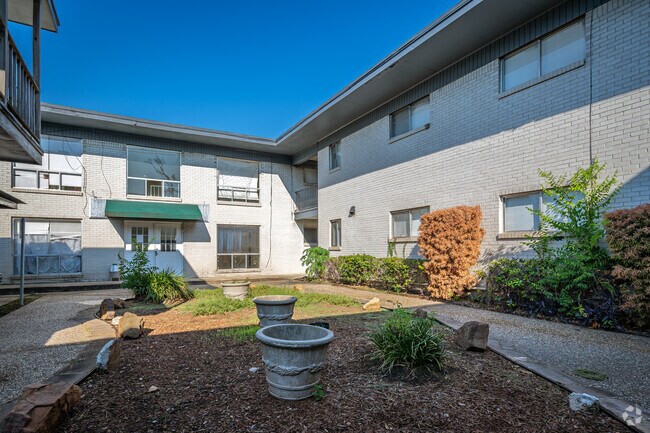 2345 Pecos St - Royal Oaks Apartments