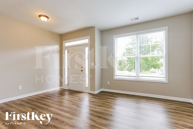 Photo - 447 Clapton Ct