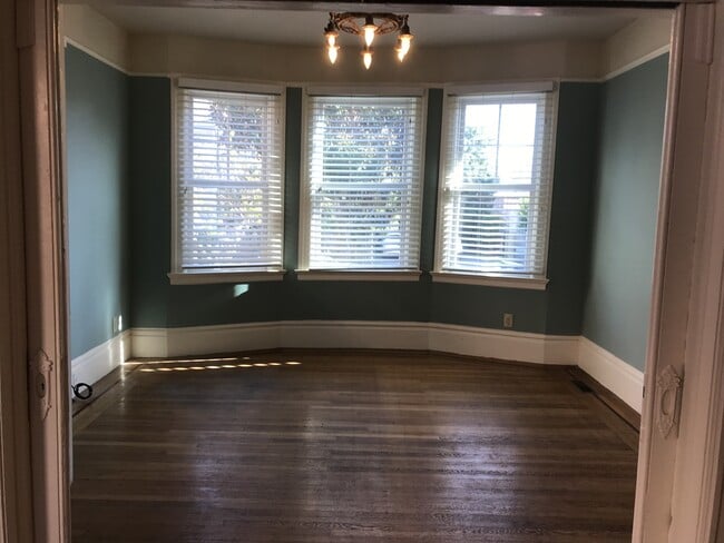 Photo - 1915-1919 Berkeley Way Unidad 1917