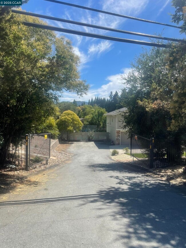 Photo - 971 Livorna Rd