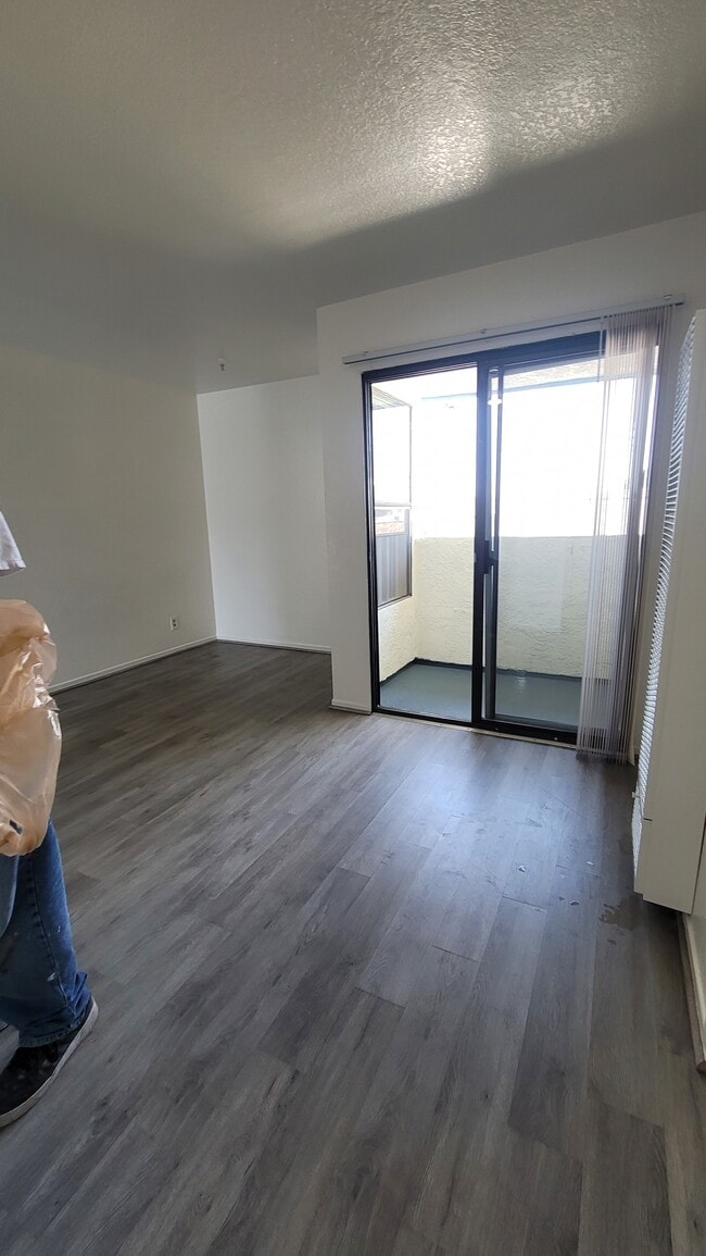 Photo - 14324 Lemoli Ave Unidad 37