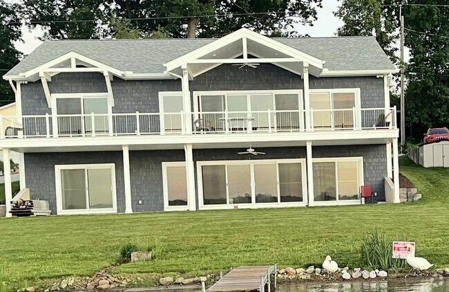 Building Photo - 462 S Woodland Dr Rental