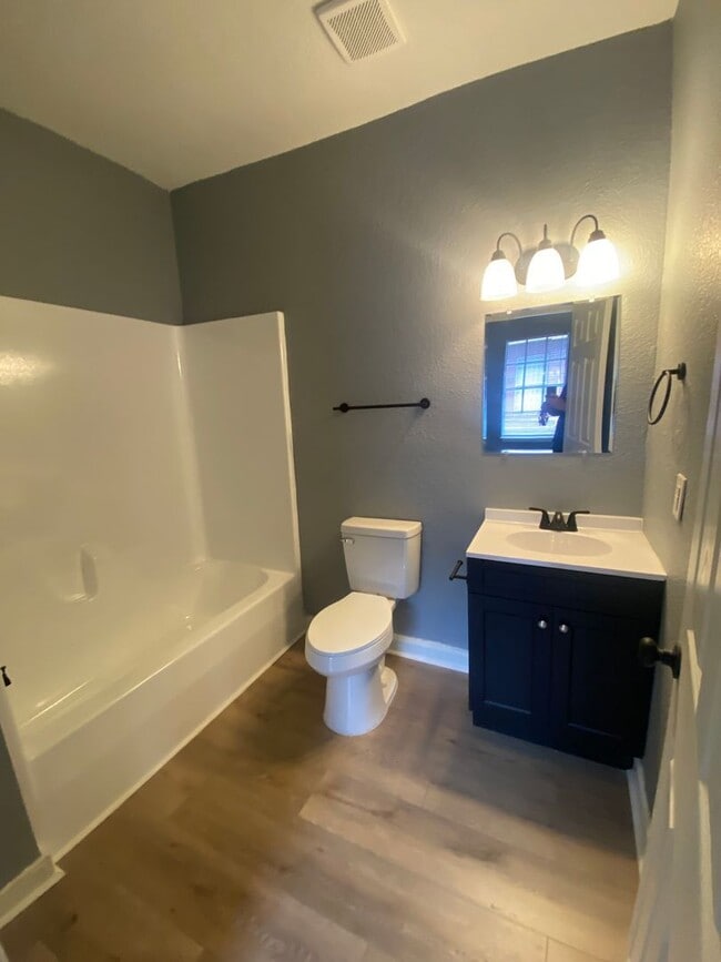 Building Photo - 812/814 N 16th St Unit 814