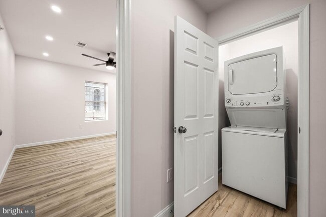 Photo - 437 W Girard Ave Unit 4