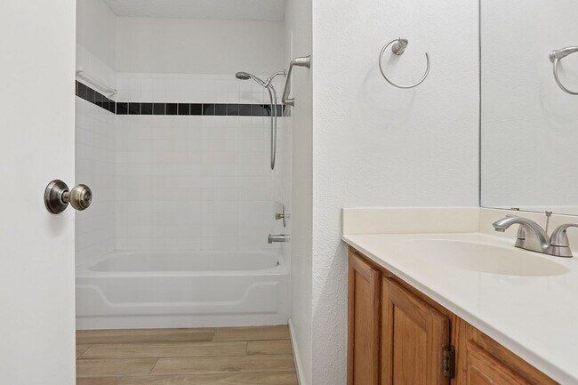 Photo - 15301 Ecorio Dr
