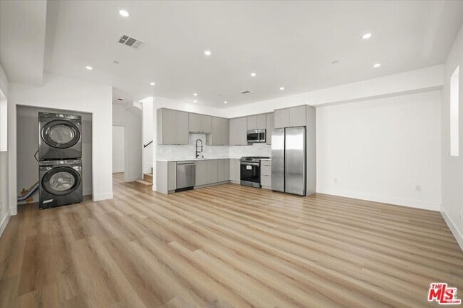 Building Photo - 914 N Hudson Ave Rental