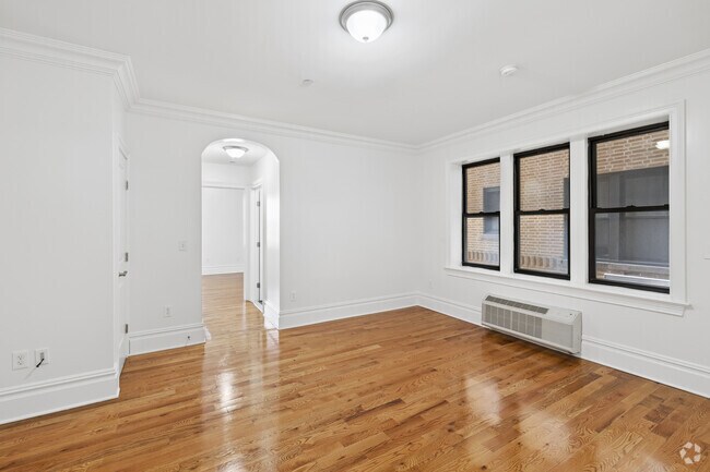 1BR, 1BA w/Den - 820SF - Living Room