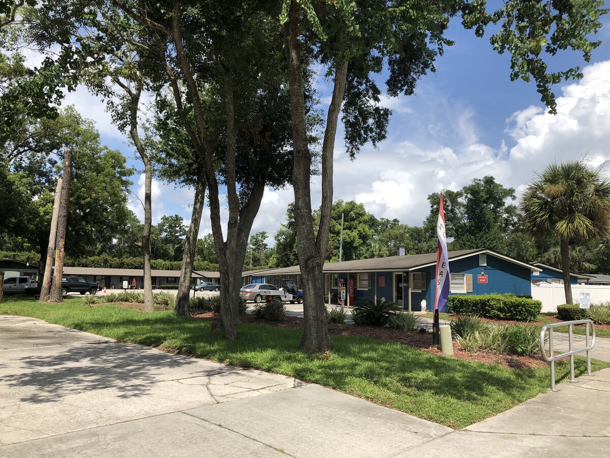 South Property - Englewood Apartments