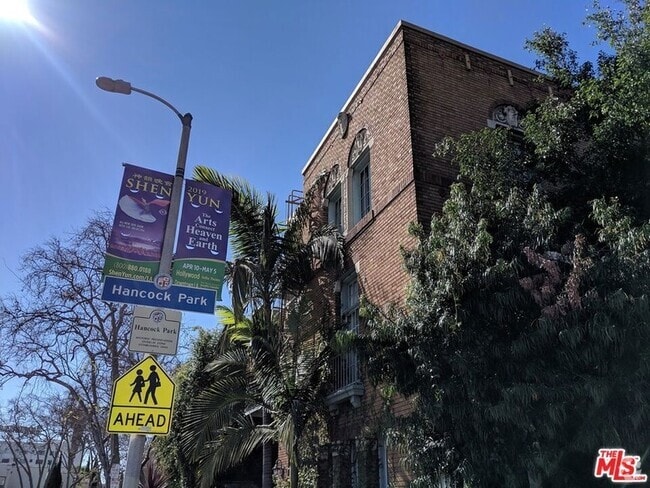 Building Photo - 649 N Rossmore Ave Unit 202 Rental