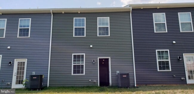 Photo - 208 Caterpillar Dr