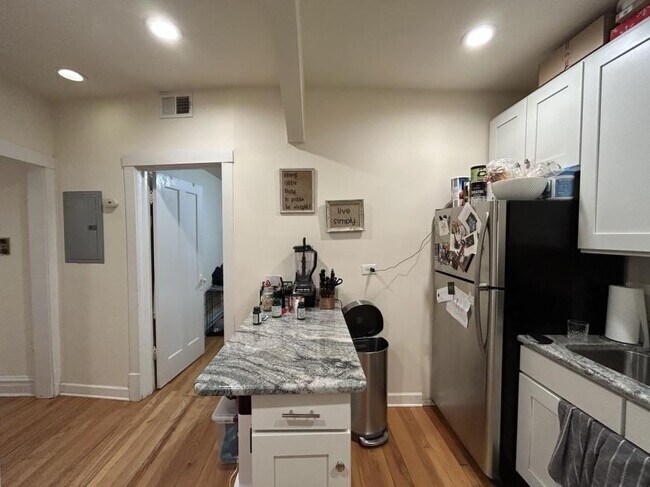 Photo - 1 bedroom in Chicago IL 60625 Unit 1