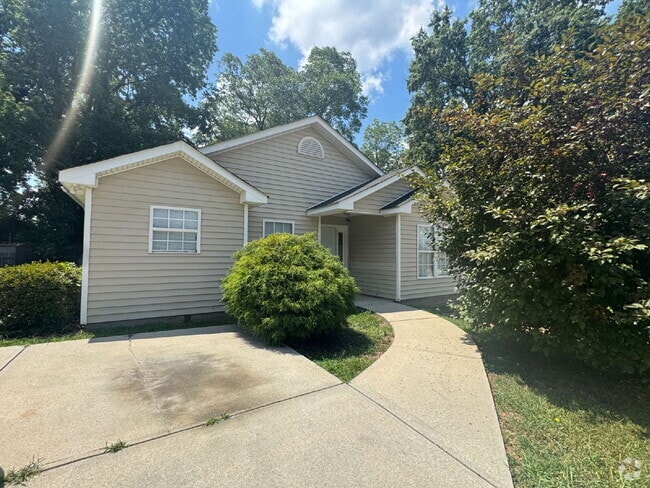 Building Photo - Brand New Rental Listing – Steps from Down...