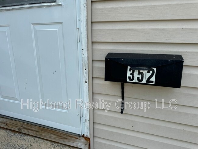 Photo - 352 S 3rd St