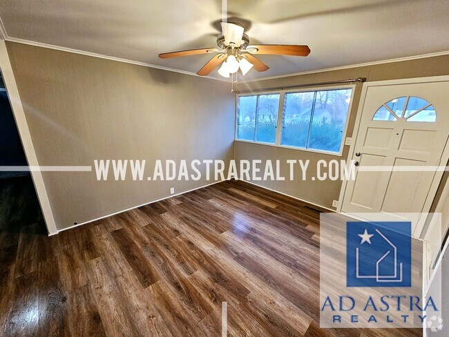 Building Photo - 3 Bedroom 1 Bathroom Home in Gladstone-Ava...