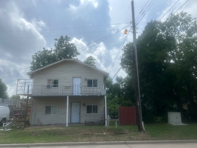 Photo - 1207 N Ross Ave Unit 1