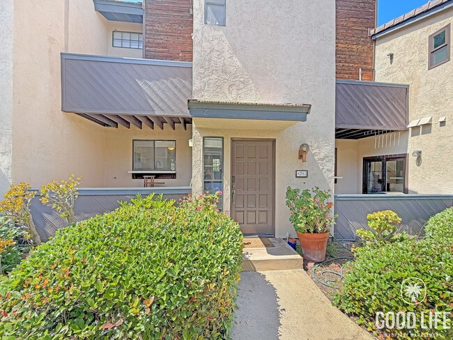 Building Photo - Inviting 2BD/2.5BA Townhouse in Pacific Beach with 2-Car Garage, In-Unit Laundry & Bay Proximity