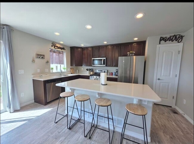 Photo - 6784 Skuna Dr