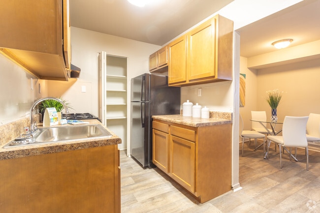 2BR,1BA,-994SF