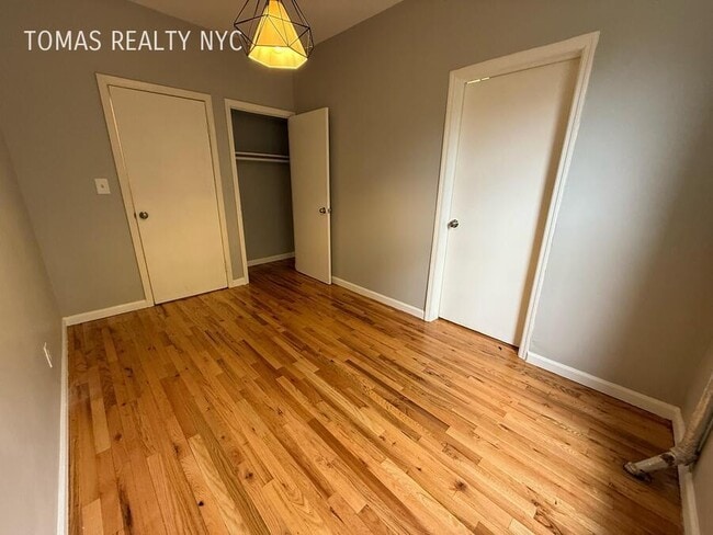 Building Photo - 1235 Union Ave Unit 1