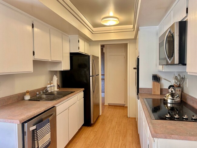 Photo - Pet Friendly Culver City 1BD Condo with Bonus Room, Fireplace, Patio and A/C! Unit 121