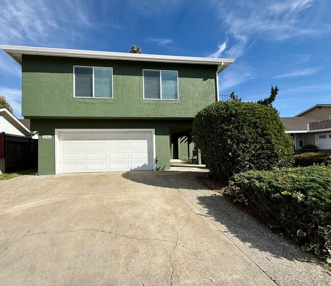 Building Photo - Beautiful, Completely Remodeled 4 Bed 2.5 Bath Fremont Home - Huge Bonus Room