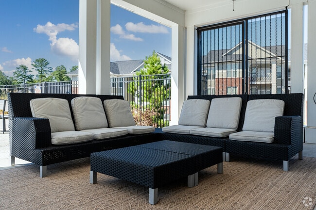 Pool Cabana lounge W/outdoor TV