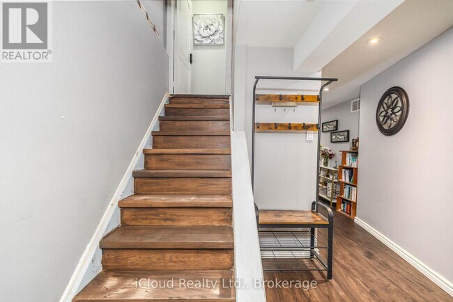 Photo - 2362 Proudfoot Trail